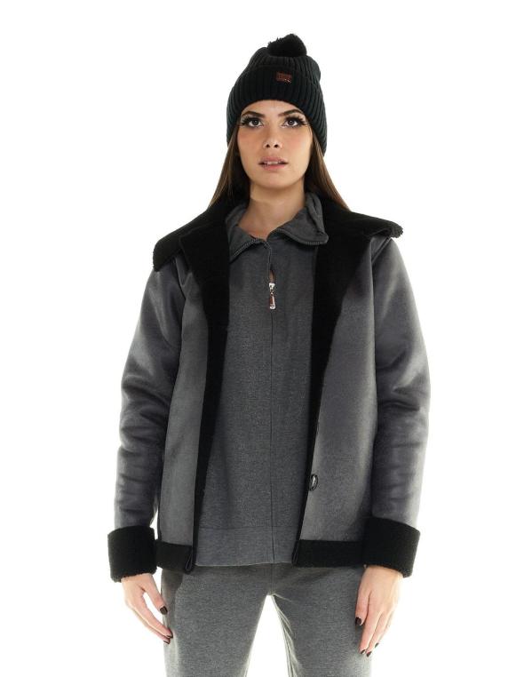 Woman jacket with sherpa...