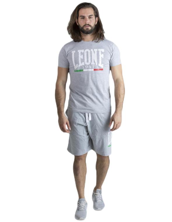 Man sets t-shirt and bermuda